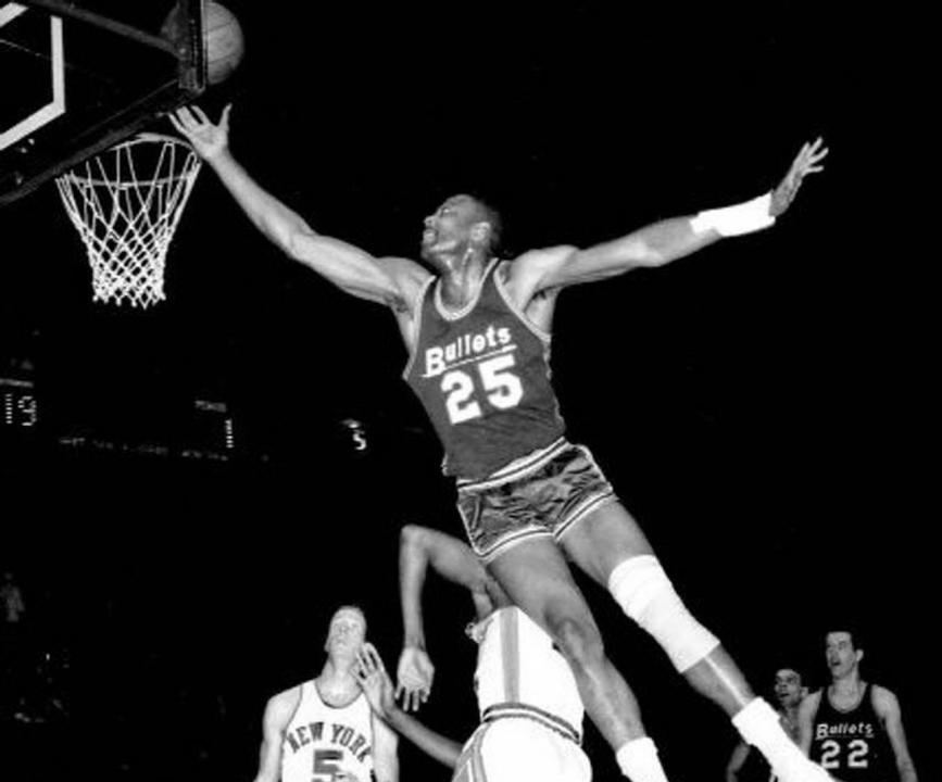 Ο GUS JOHNSON ΚΑΙ ΤΟ ΚΑΡΦΙ Basketbook